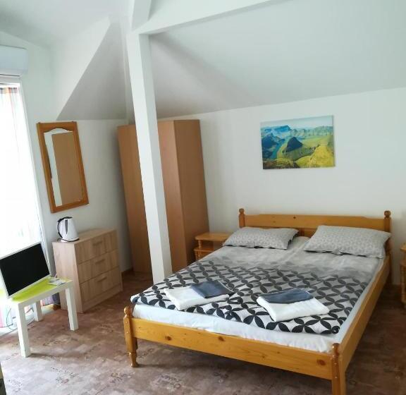 컴포트 트리플 룸, Guest House Orfey