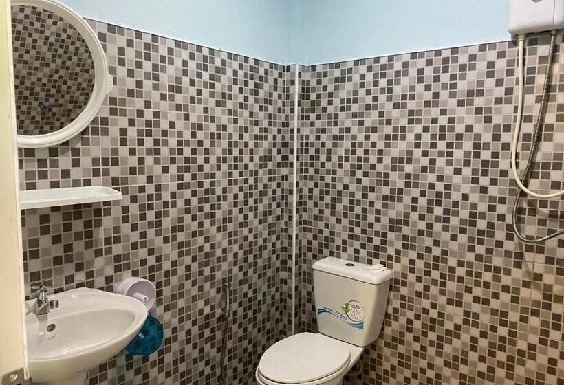 标准三人间, Suntalee House