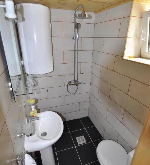 کلبه ییلاقی, Chalet Escapade With Sauna