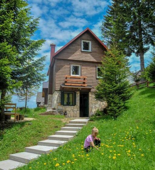 کلبه ییلاقی, Chalet Escapade With Sauna