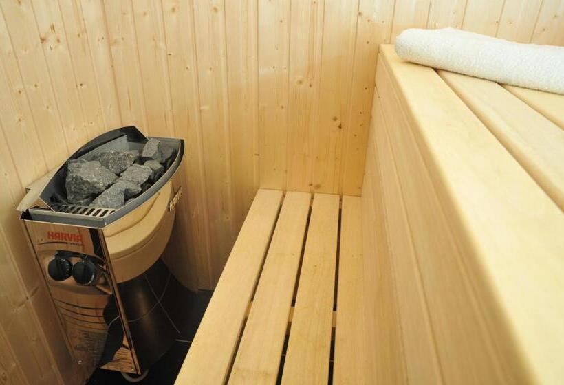 کلبه ییلاقی, Chalet Escapade With Sauna