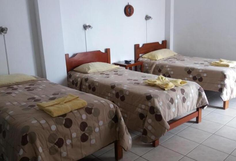 スタンダードトリプルルーム, Hostal Naylamp