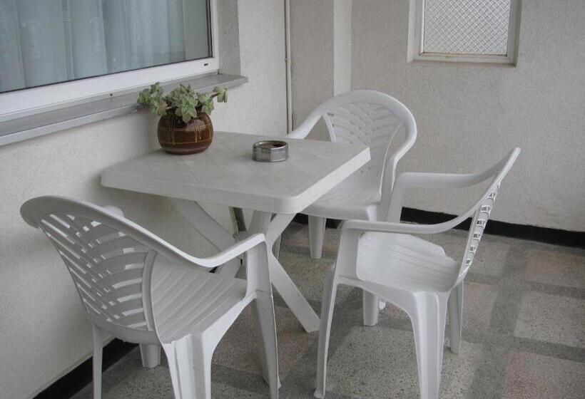 חדר משפחתי, Villa Sens