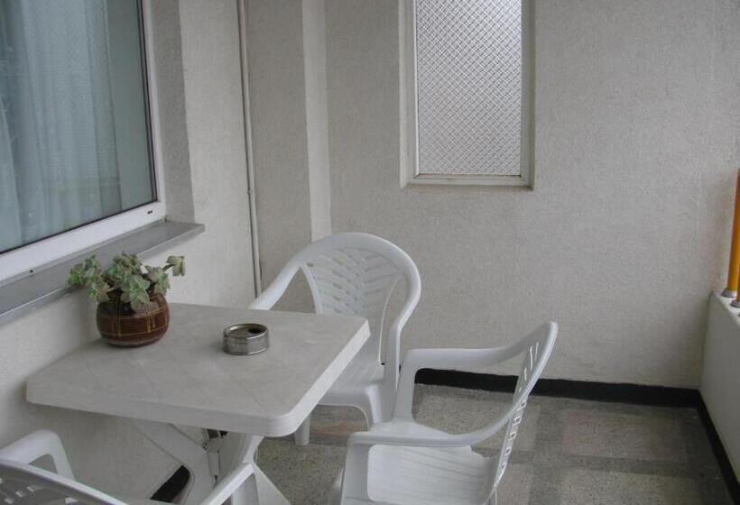 חדר משפחתי, Villa Sens