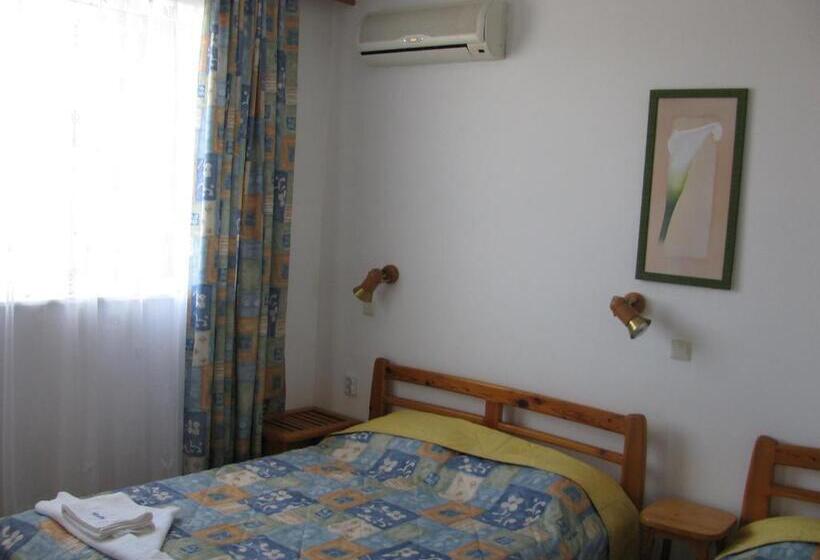 חדר אקונומי לשלושה, Villa Sens