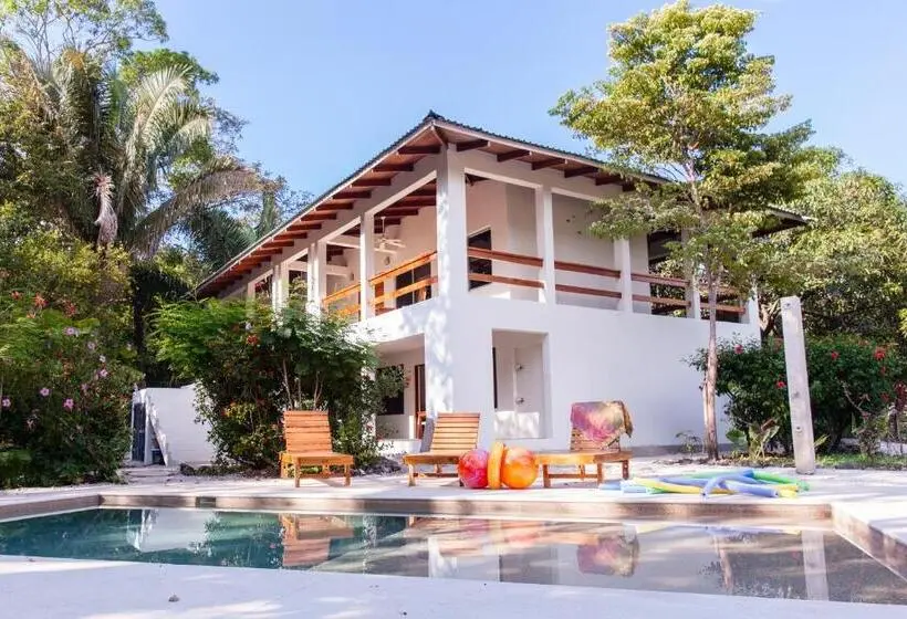 Superior-studio, Casa Rosada Nosara