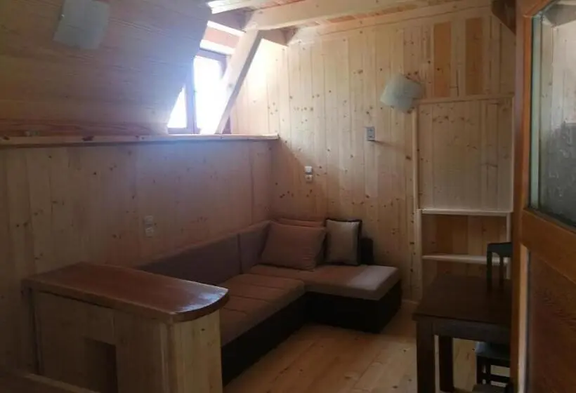 آپارتمان 1 خوابه با تراس, Guesthouse Planinarski Dom Neviđen'o