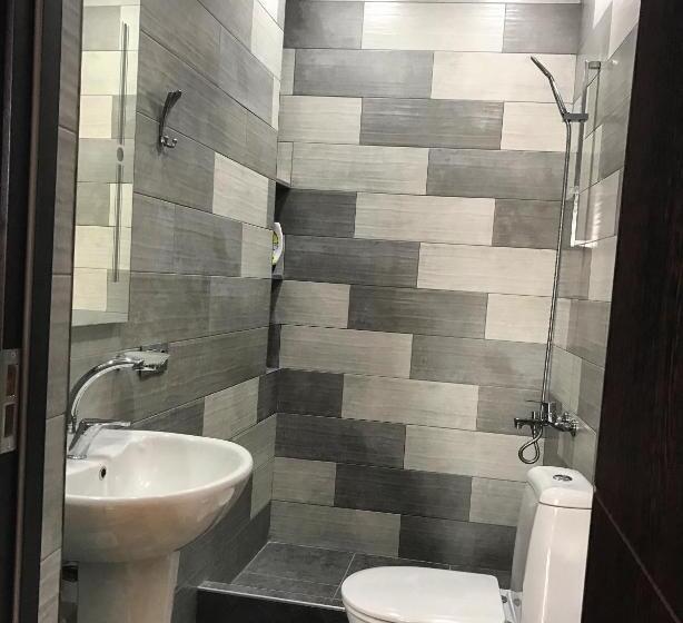 اتاق لوکس با بالکن, Gurami Guest House 1