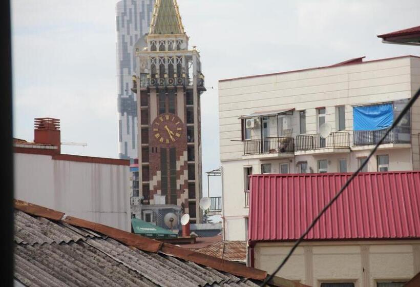 اتاق لوکس با بالکن, Gurami Guest House 1