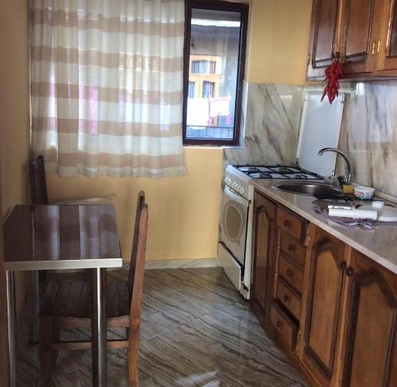 اتاق لوکس با بالکن, Gurami Guest House 1