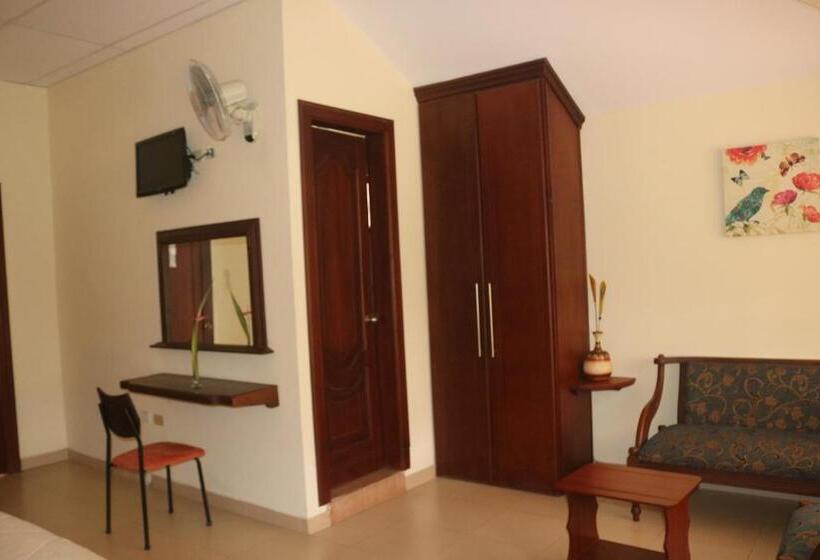 اتاق راحتی سه تخته, Hostal La Molienda