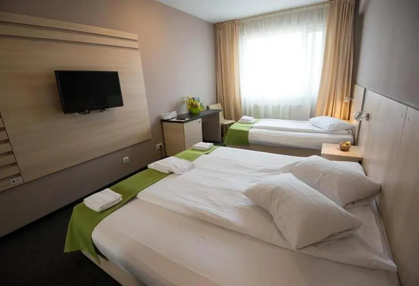 اتاق استاندارد سه نفره, Panorama Business Inn