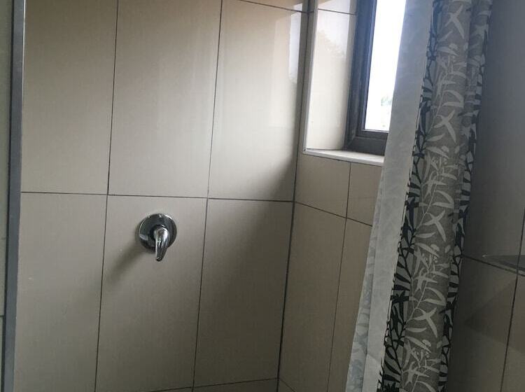 اتاق خانوادگی, Valley View Lodge