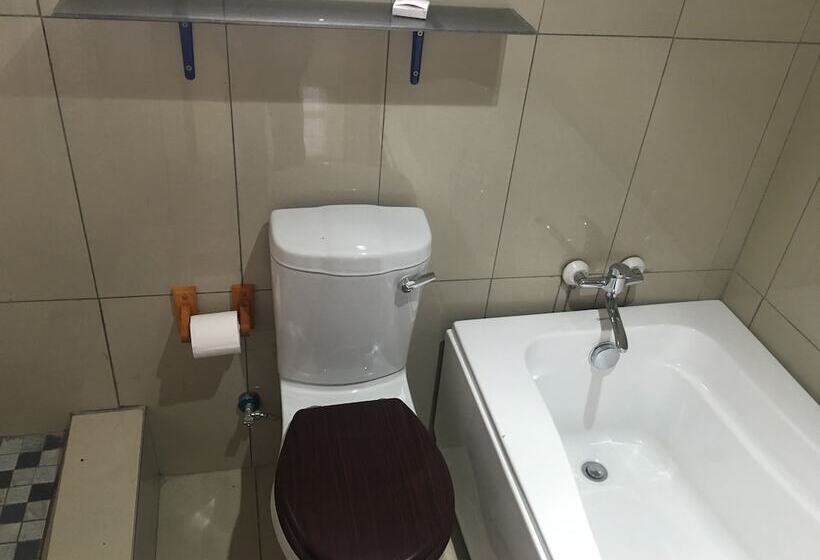 اتاق خانوادگی, Valley View Lodge