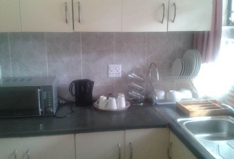 اتاق خانوادگی, Valley View Lodge