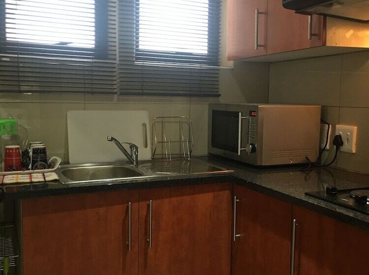 اتاق خانوادگی, Valley View Lodge