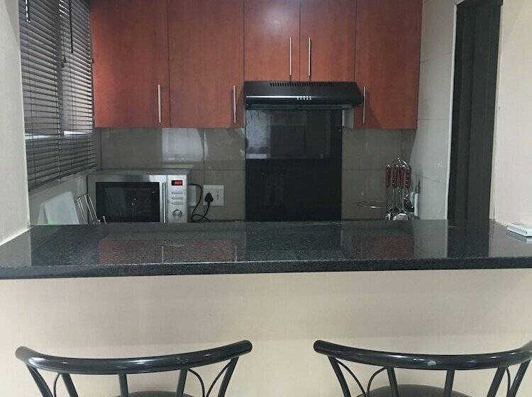 اتاق خانوادگی, Valley View Lodge