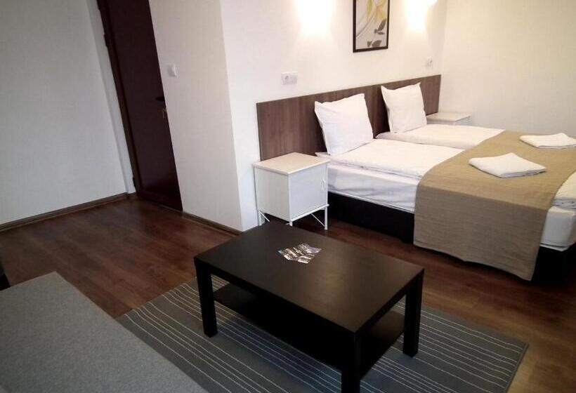 스탠다드 트리플 룸, White House