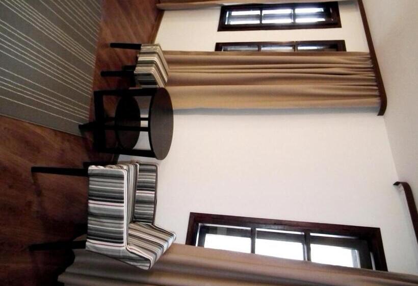 스탠다드 룸, White House