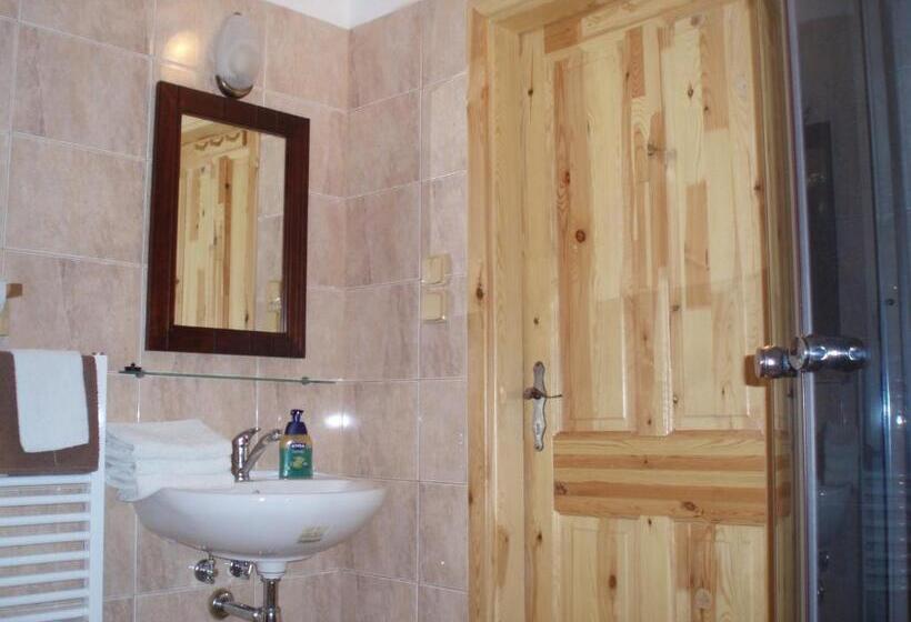 Трехместный Номер Классика, Penzion V Podhradí