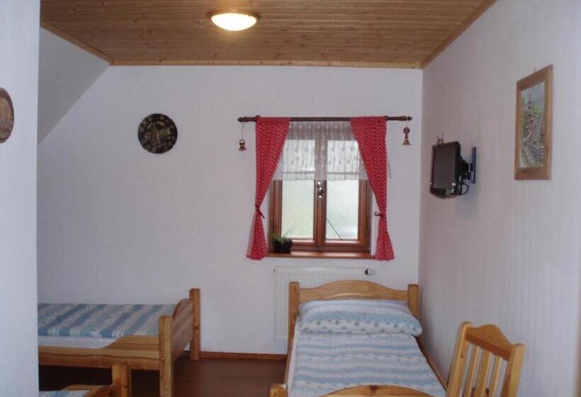 Трехместный Номер Классика, Penzion V Podhradí