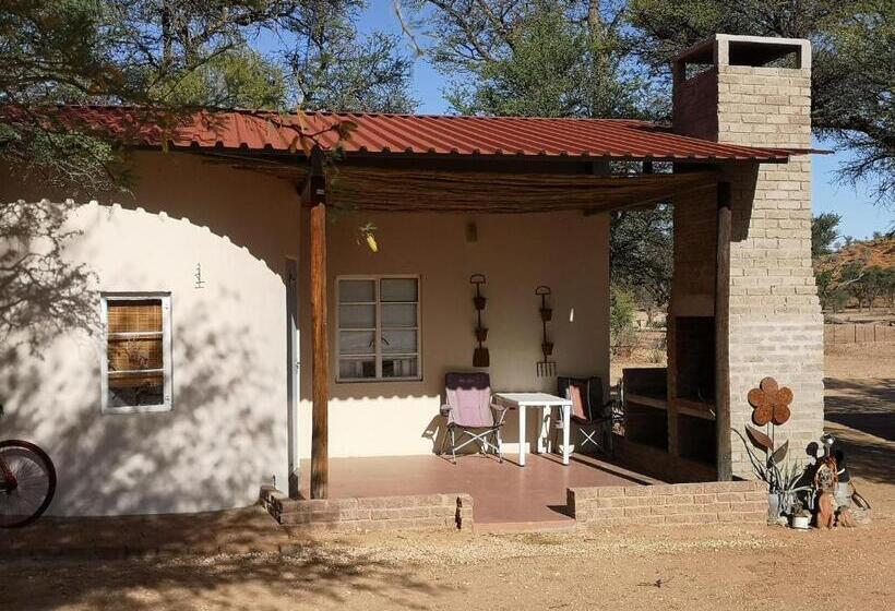 بانگلوی استاندارد, Terra Rouge Guestfarm & Sonstraal Farmhouse