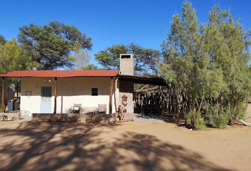 بانگلوی استاندارد, Terra Rouge Guestfarm & Sonstraal Farmhouse