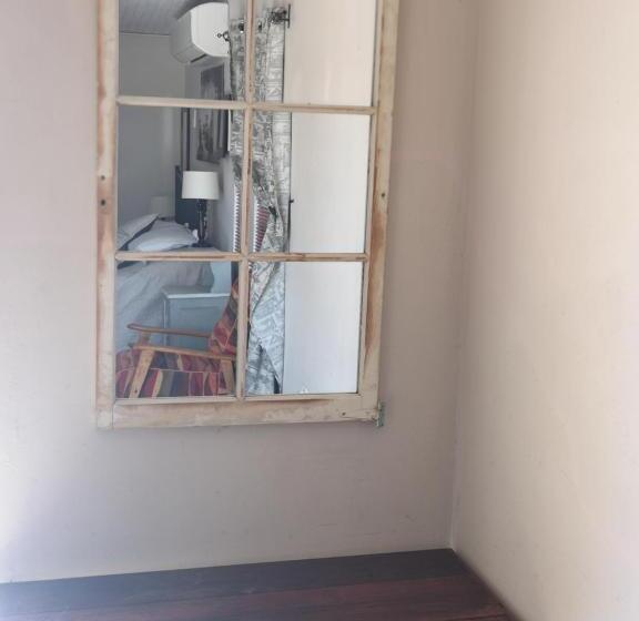 بانگلوی استاندارد, Terra Rouge Guestfarm & Sonstraal Farmhouse