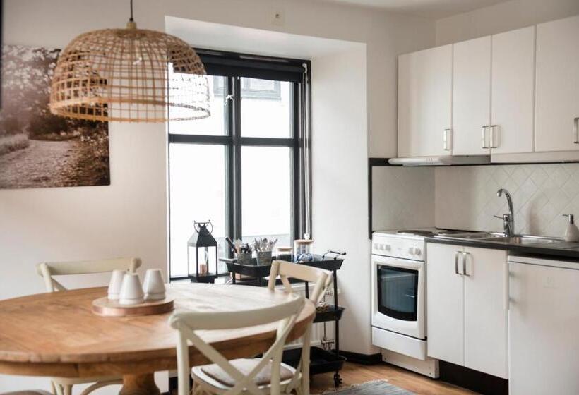 스탠다드 스튜디오 (테라스구비), L Repet