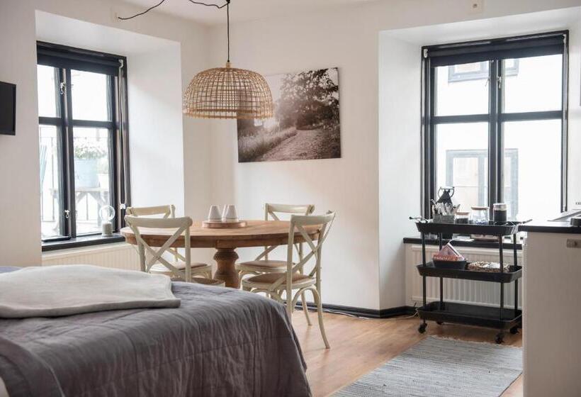 스탠다드 스튜디오 (테라스구비), L Repet