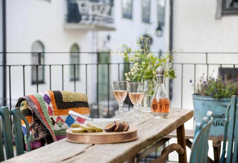 스탠다드 스튜디오 (테라스구비), L Repet