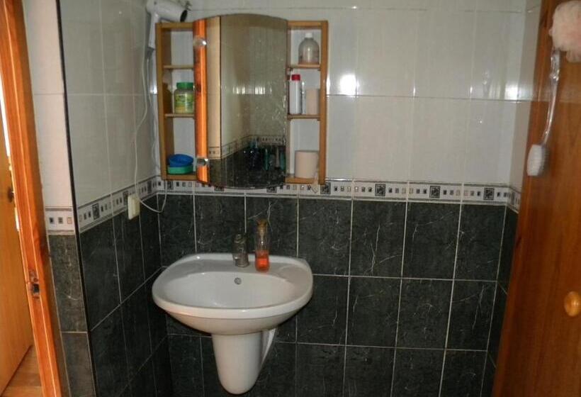 اتاق خانوادگی, Guest House Dacha