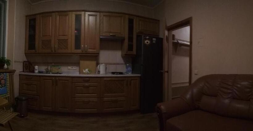 اتاق خانوادگی, Guest House Dacha