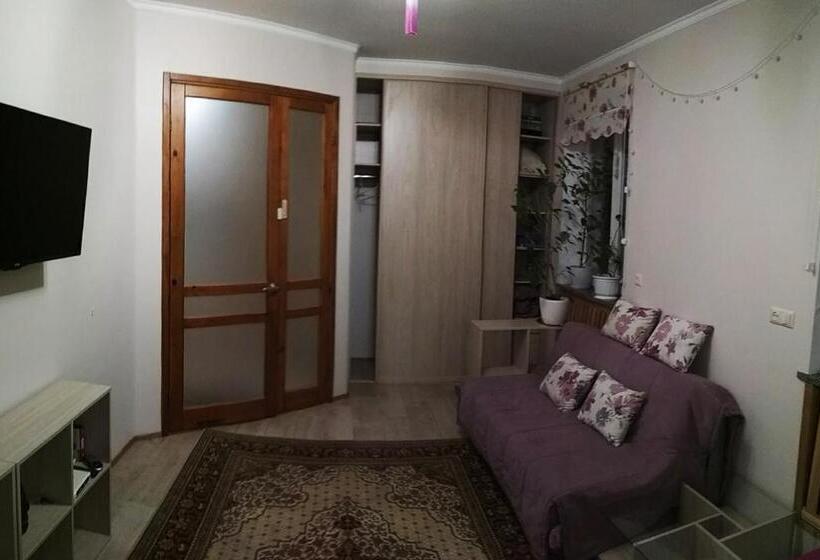 اتاق خانوادگی, Guest House Dacha