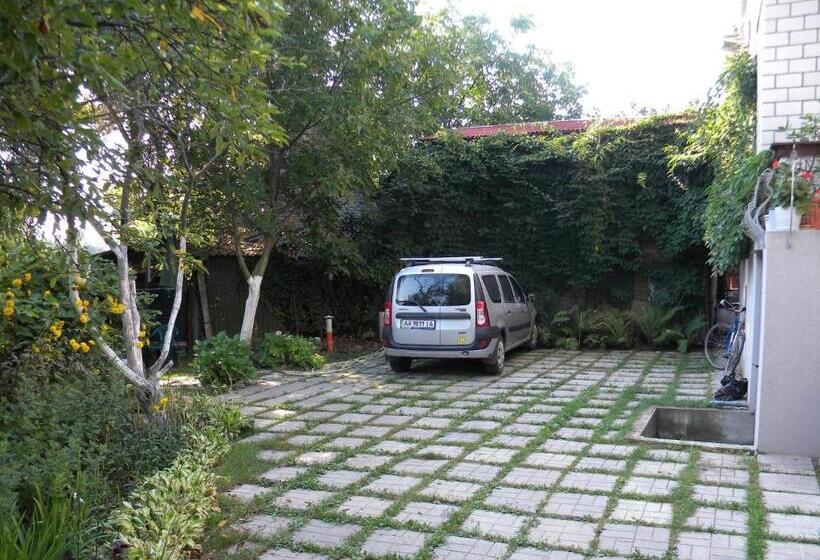 اتاق خانوادگی, Guest House Dacha