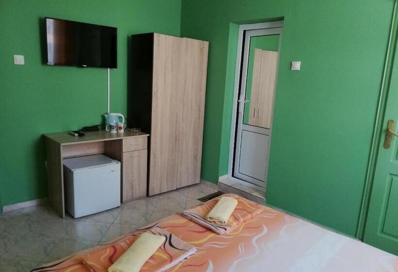 Номер Стандарт с Террасой, Guest House Yanina