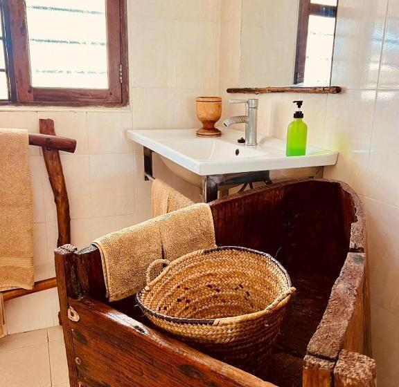 Номер Deluxe Вид на Море Боковой, Helwas Zanzibar Beach