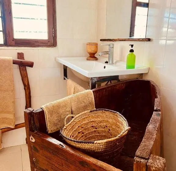 片側に海が見えるデラックスルーム, Helwas Zanzibar Beach