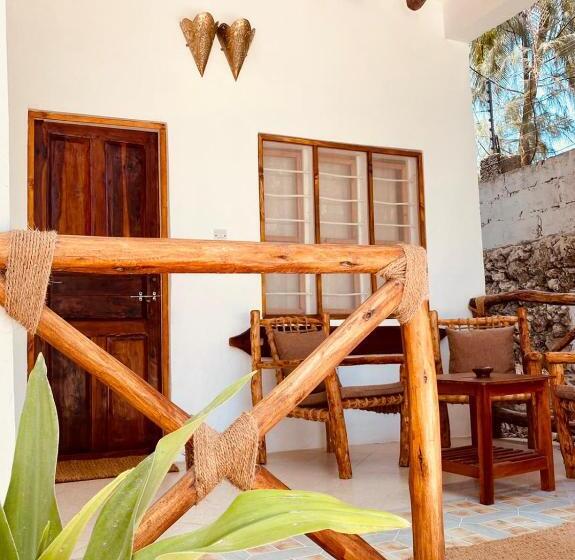 غرفة قياسية مطلّة علي البحر مزوَّدة بشُرفة, Helwas Zanzibar Beach