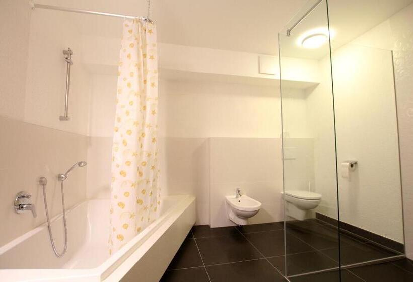 Семейный Номер Совместный Санузел, Ibex Hostel