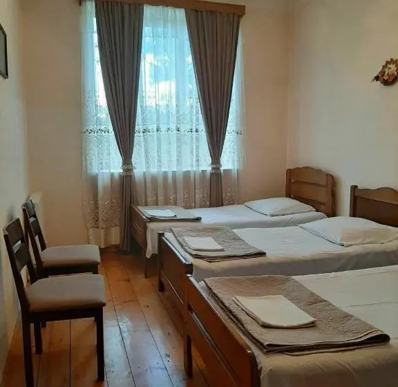 اتاق استاندارد سه نفره, Nitsa Guest House