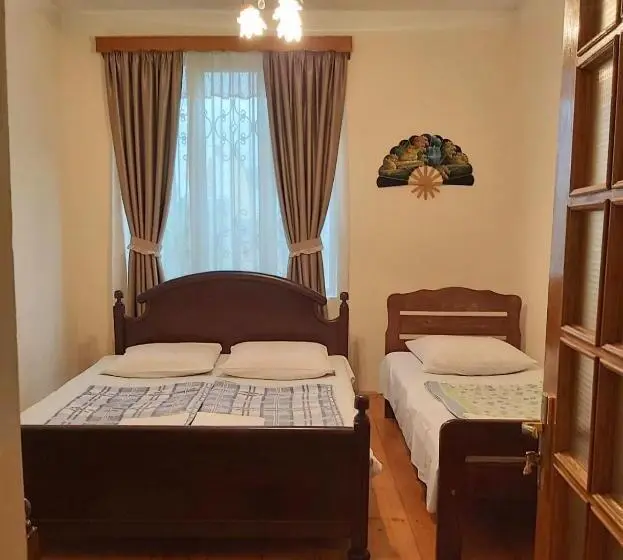 اتاق استاندارد سه نفره, Nitsa Guest House