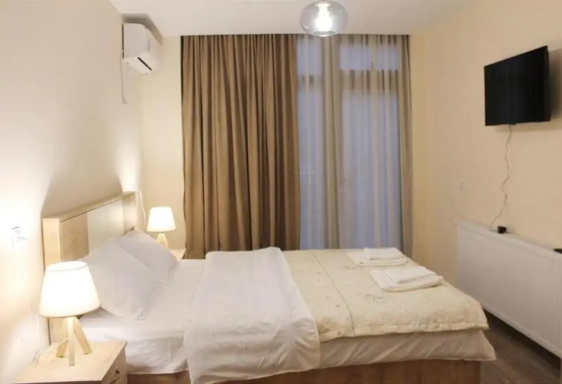 اتاق استاندارد با چشم‌انداز باغ, Nitsa Guest House