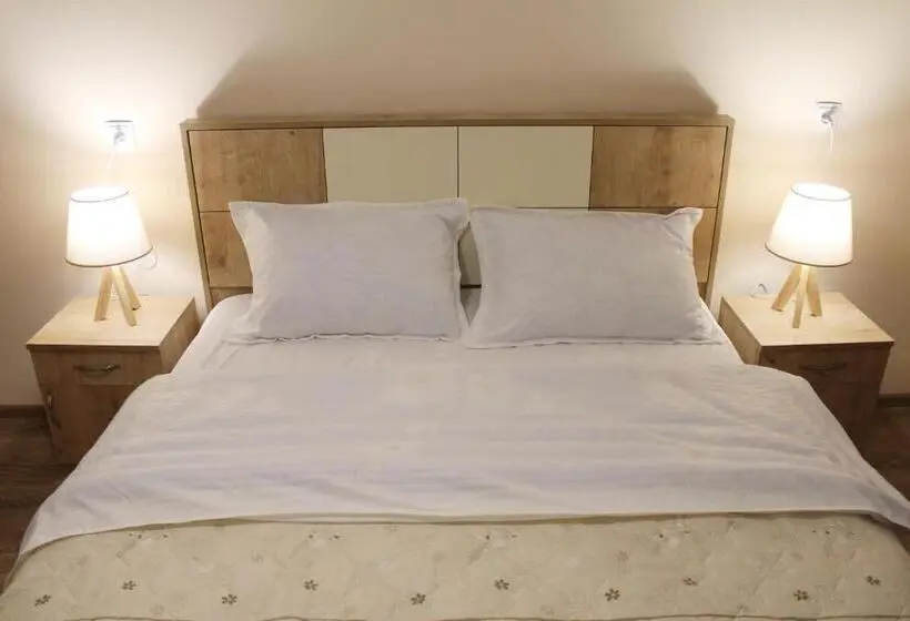 اتاق استاندارد با چشم‌انداز باغ, Nitsa Guest House