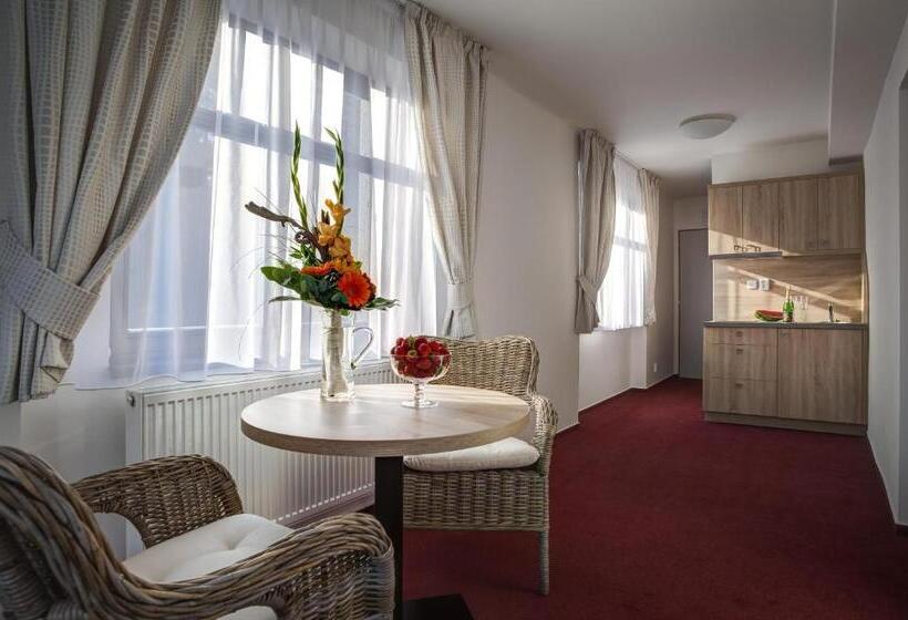 Апартаменты 1 Спальня с Балконом, Penzion Obora