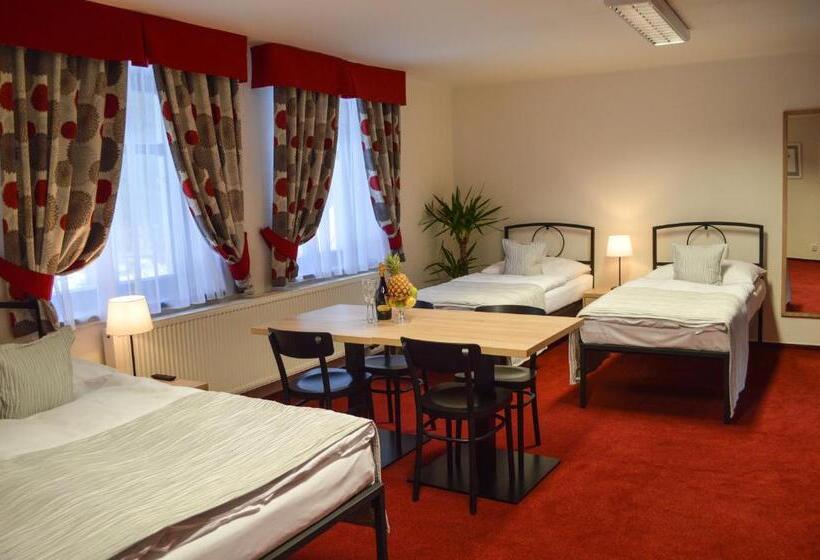 Четырехместный Номер Стандарт, Penzion Obora