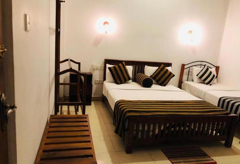 标准间带阳台, Shadow Inn Ella