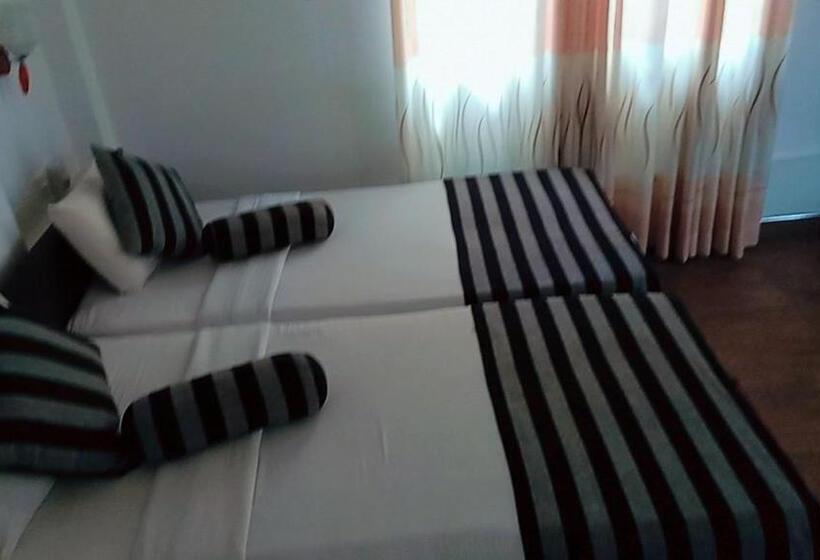 标准间带阳台, Shadow Inn Ella