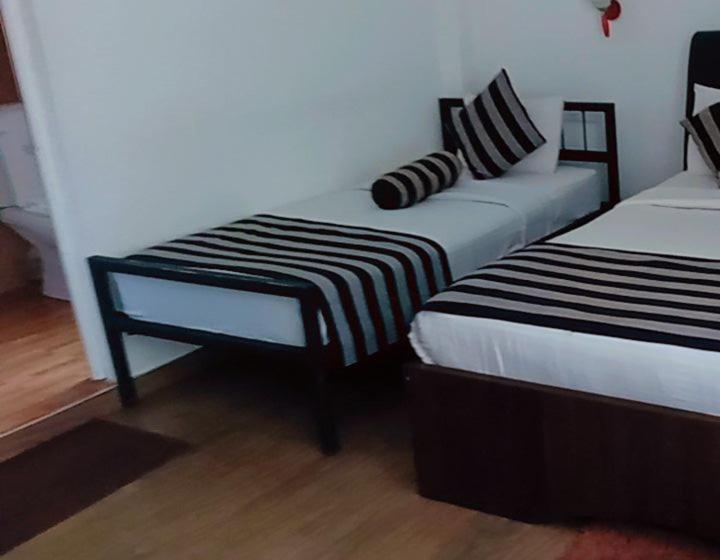 带阳台的三人标准间, Shadow Inn Ella