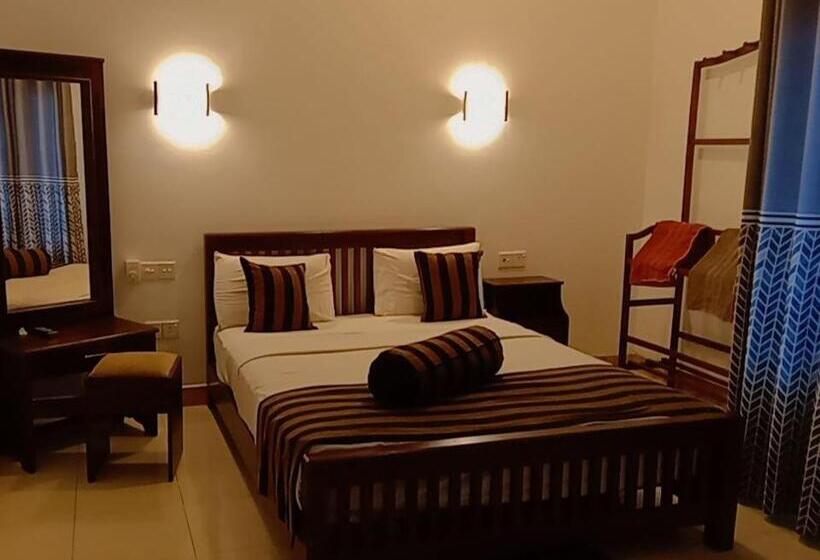 标准间, Shadow Inn Ella